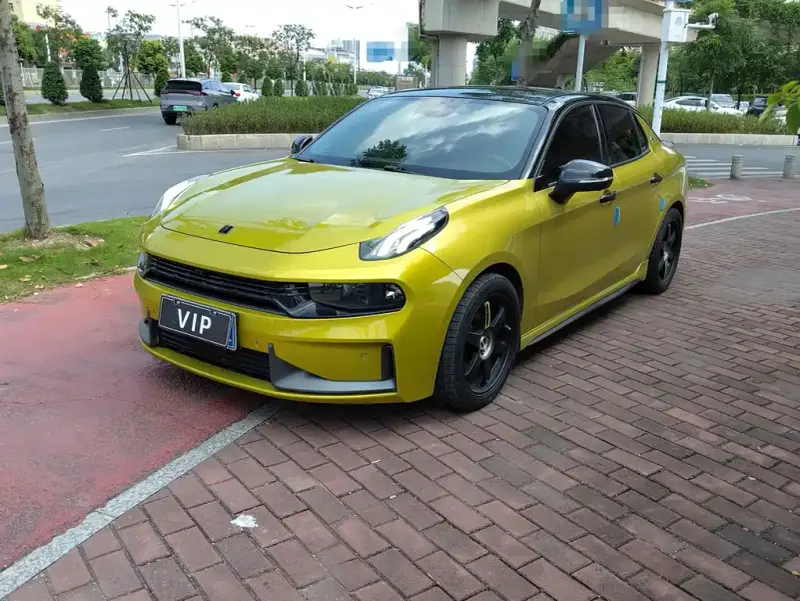 Lynk & Co 03