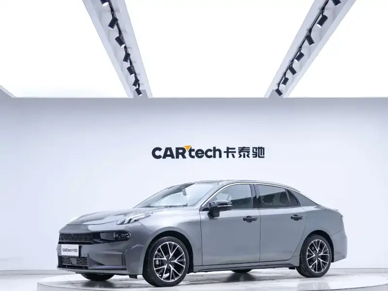 Lynk & Co 03