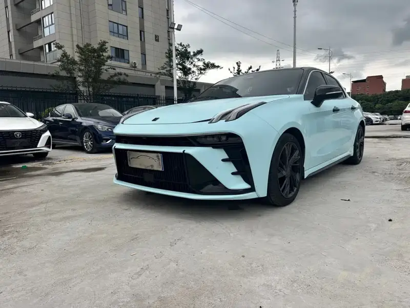 Lynk & Co 03