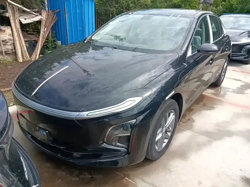 Hongqi E-QM5