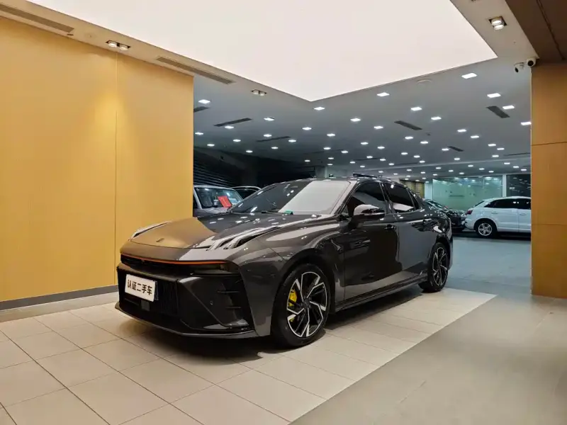 Lynk & Co 03