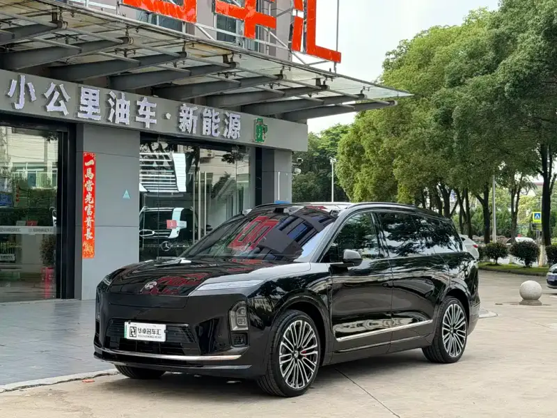 NIO ES8
