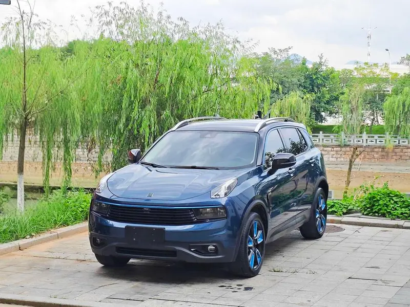 Lynk & Co 01