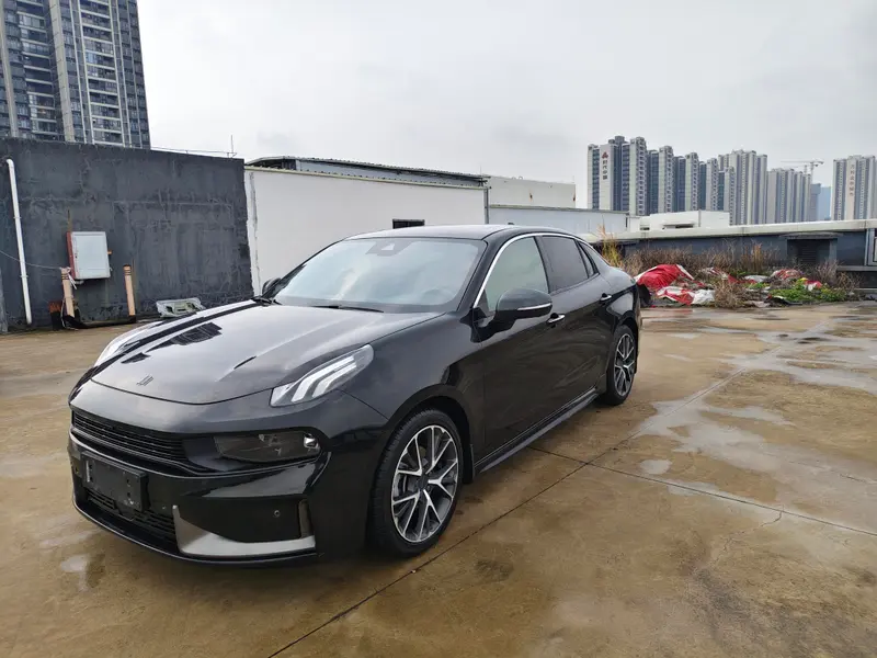 Lynk & Co 03