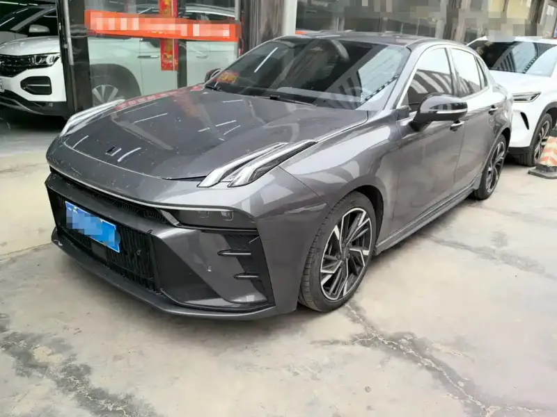 Lynk & Co 03
