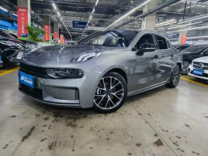 Lynk & Co 03