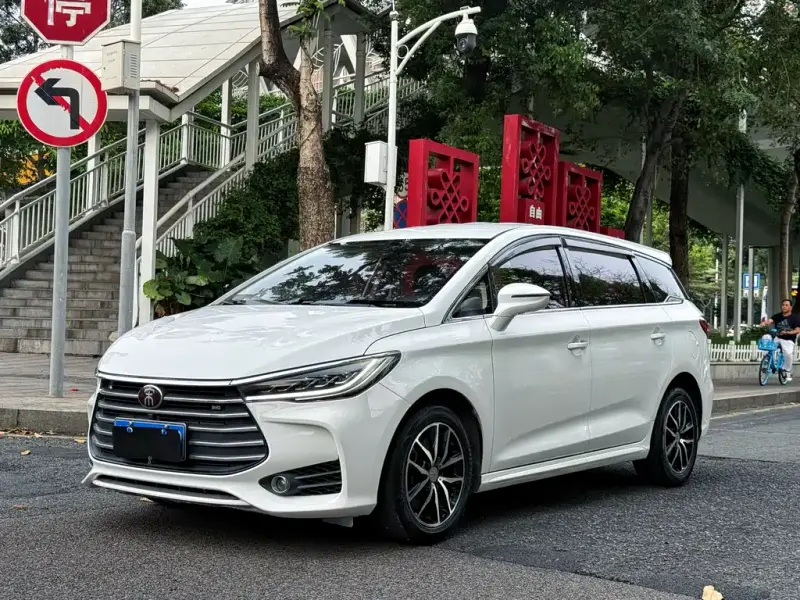 BYD MAX