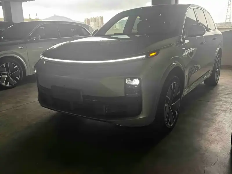Li Auto L8