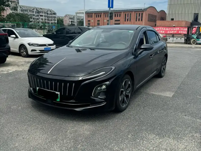 Hongqi E-QM5