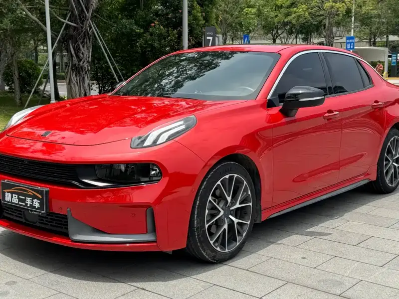 Lynk & Co 03