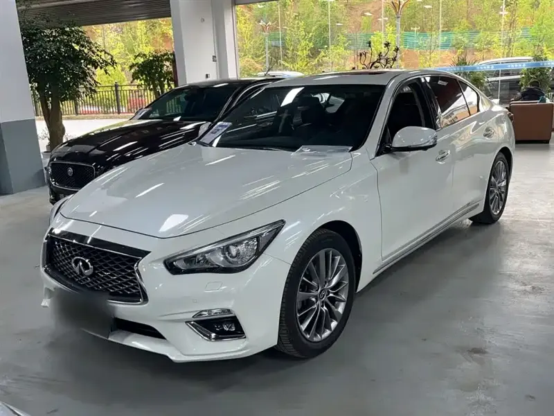 Infiniti Q50L