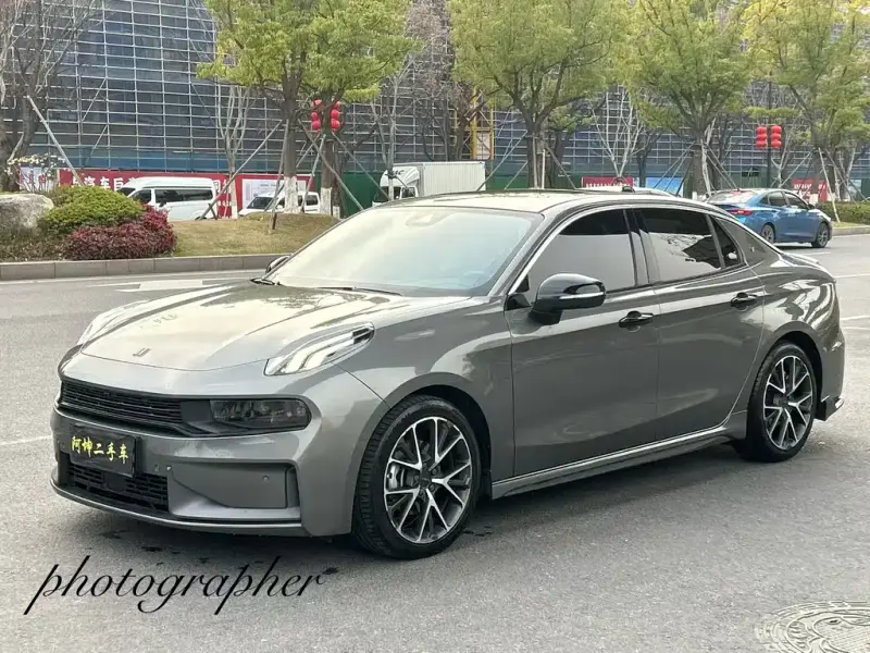 Lynk & Co 03