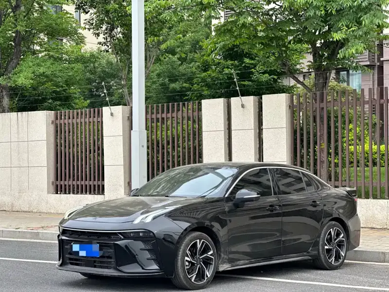 Lynk & Co 03