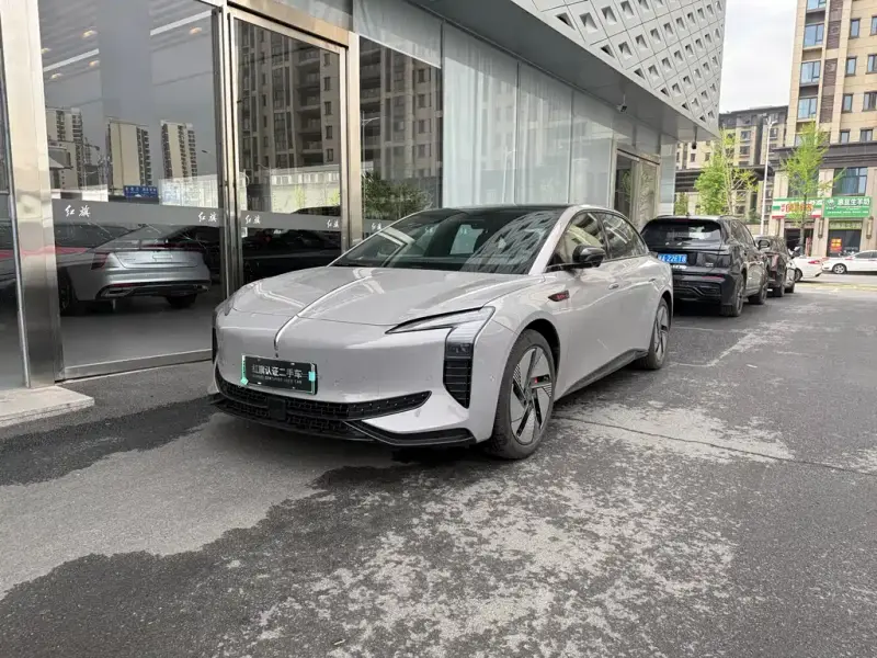 Hongqi EH7