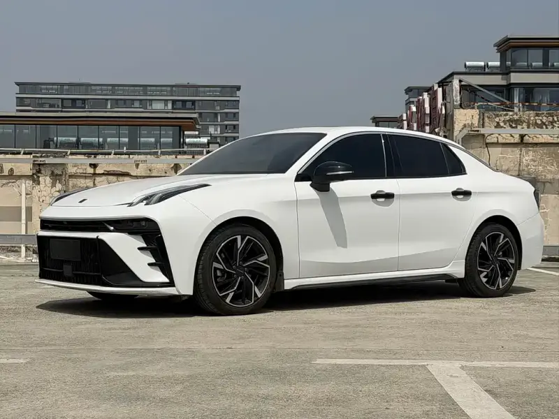 Lynk & Co 03
