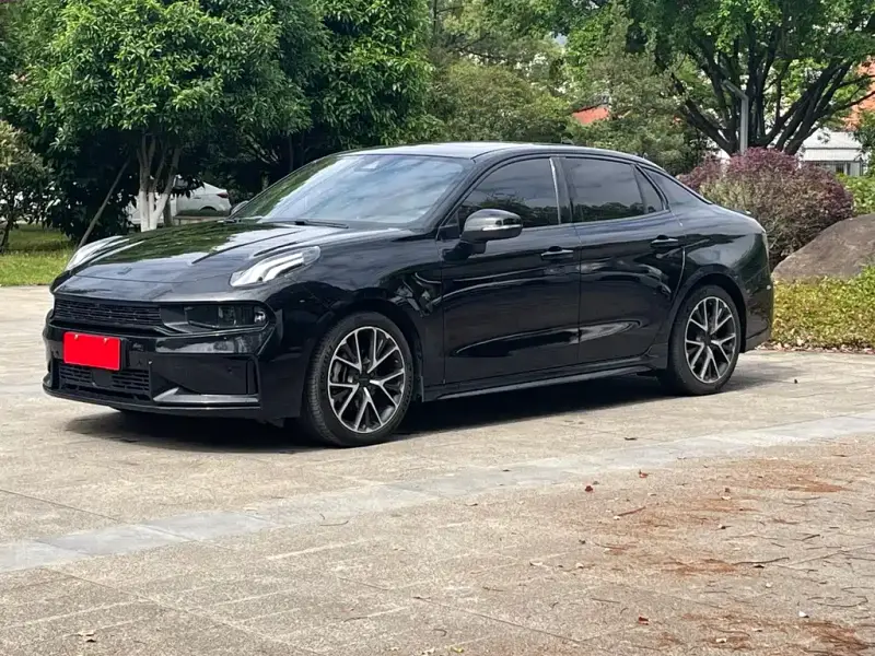 Lynk & Co 03