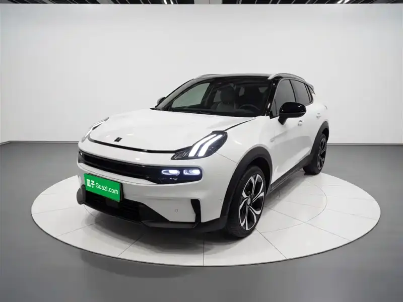 Lynk & Co 06