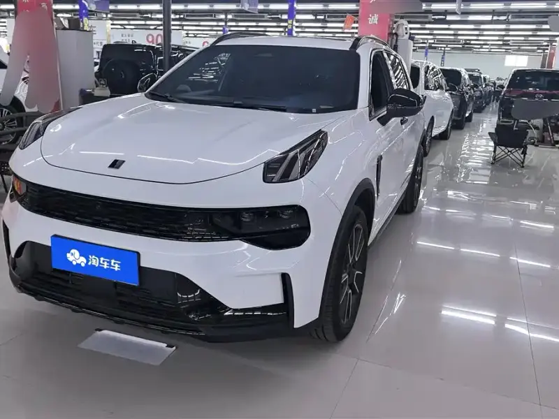 Lynk & Co 01