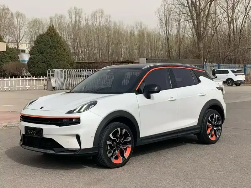 Lynk & Co 06