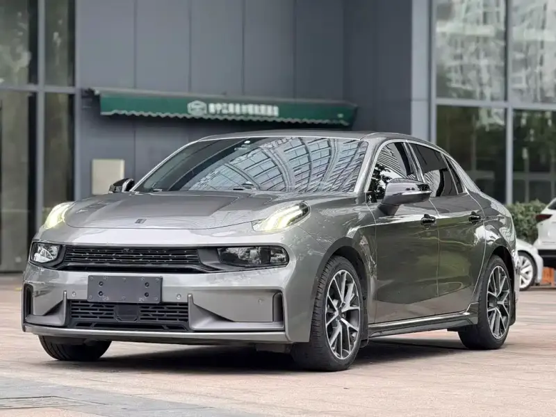 Lynk & Co 03
