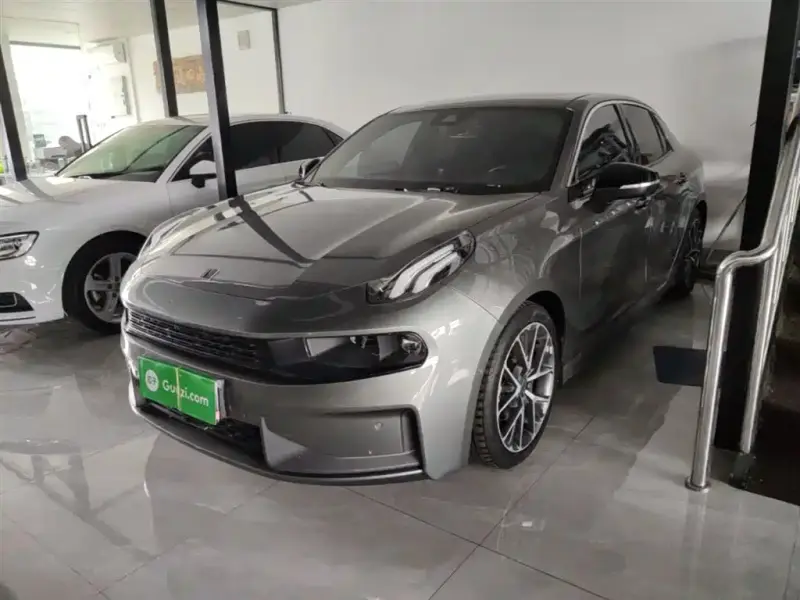 Lynk & Co 03