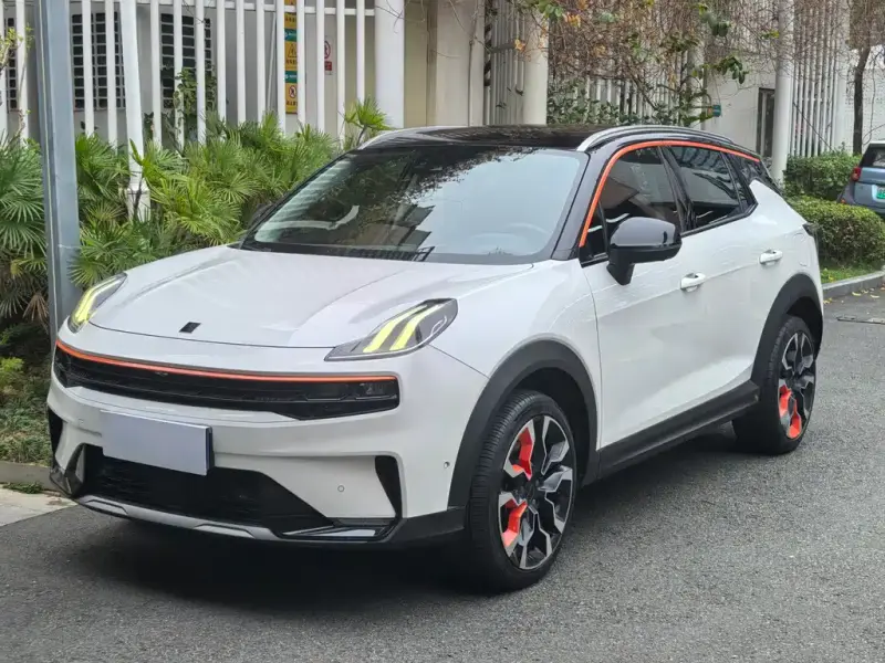 Lynk & Co 06