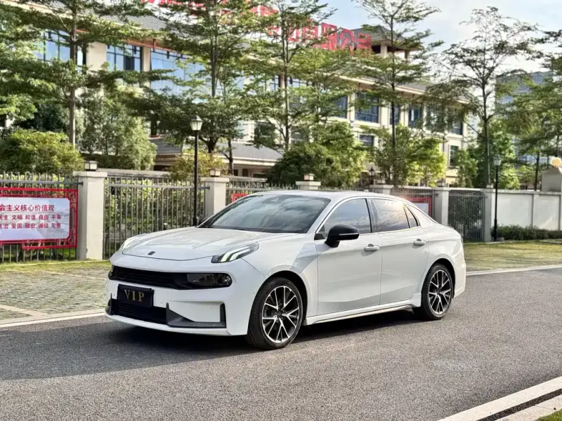 Lynk & Co 03