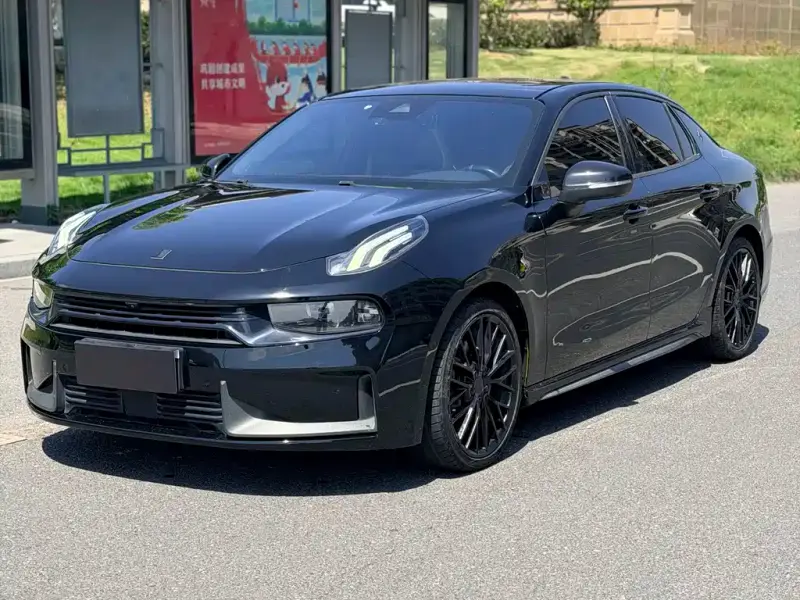 Lynk & Co 03