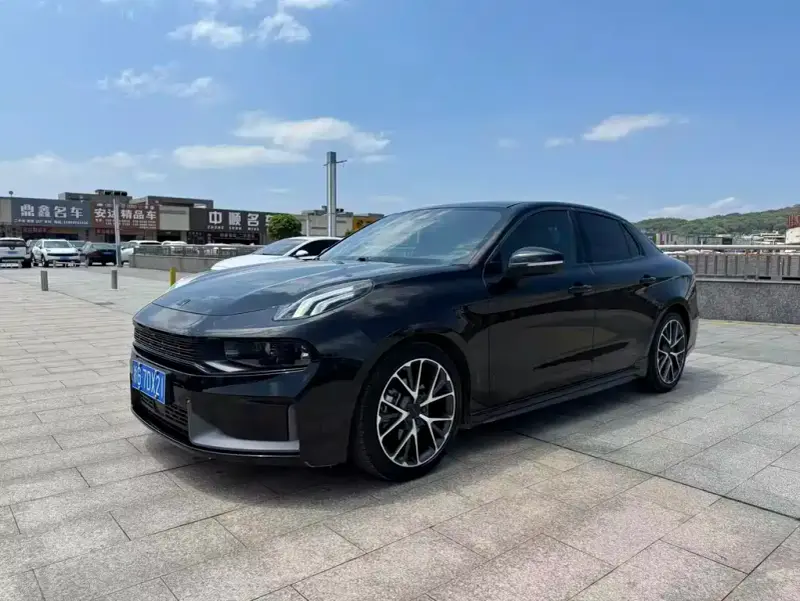Lynk & Co 03