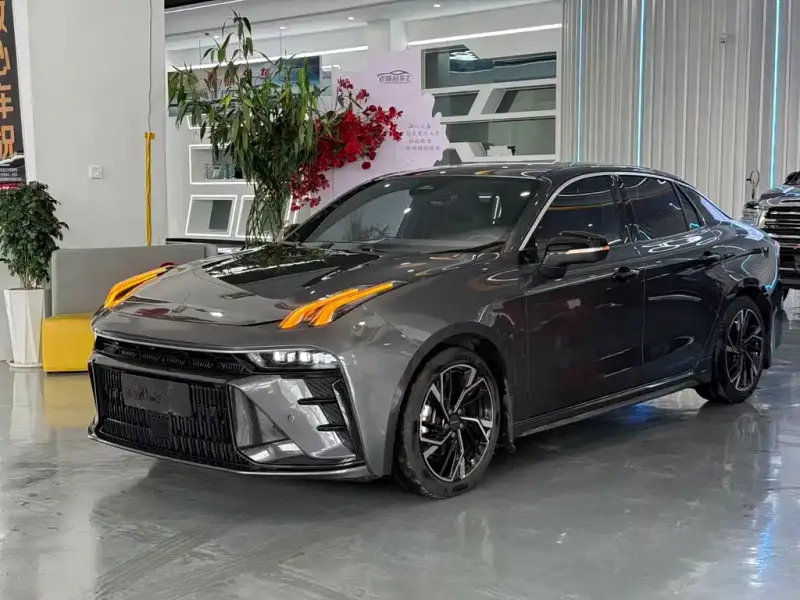 Lynk & Co 03