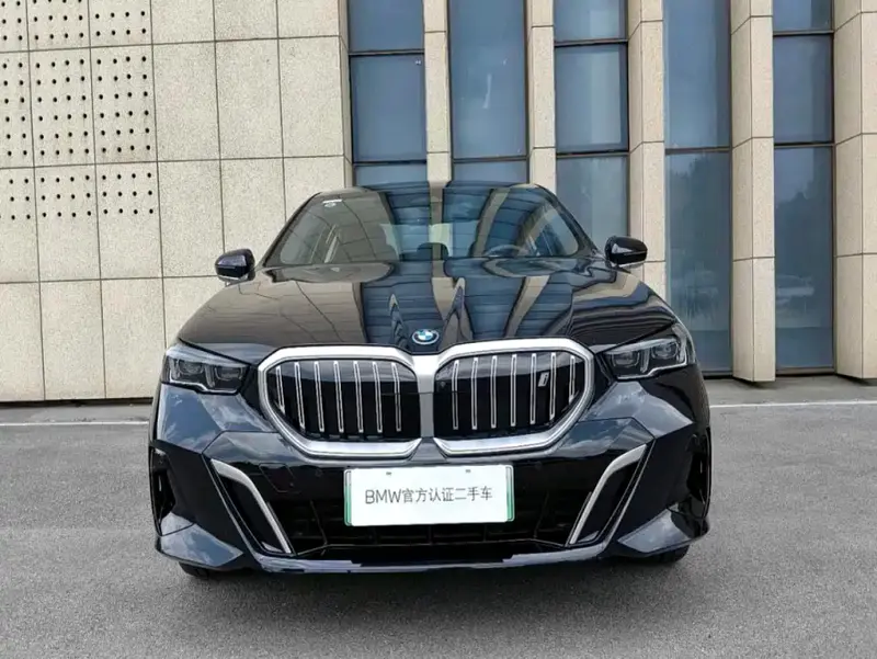BMW i5