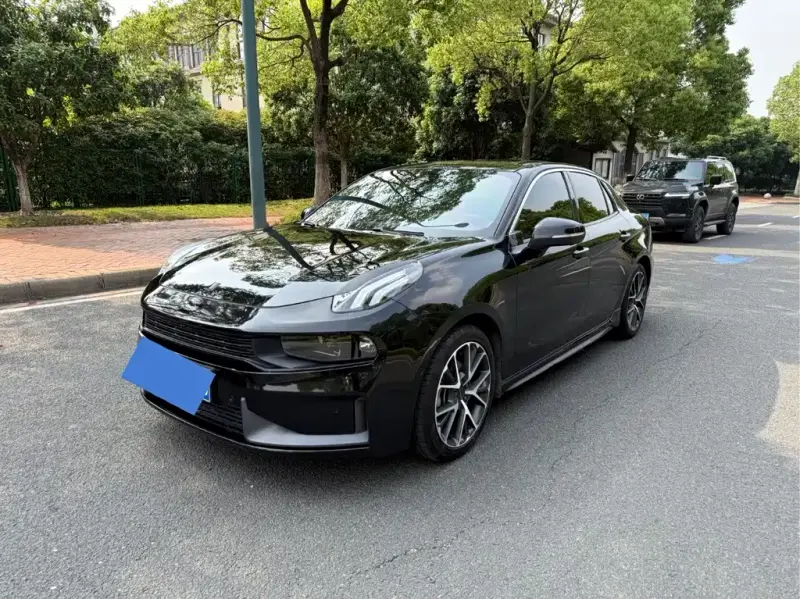 Lynk & Co 03