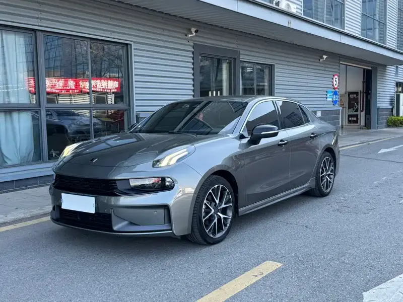 Lynk & Co 03