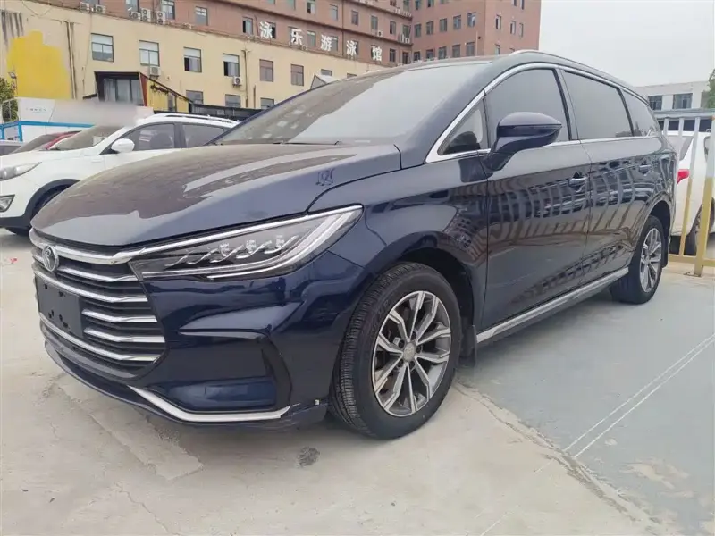 BYD MAX