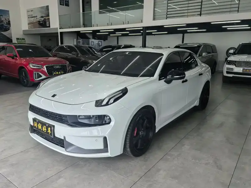 Lynk & Co 03