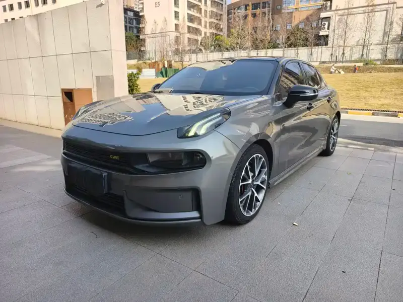 Lynk & Co 03
