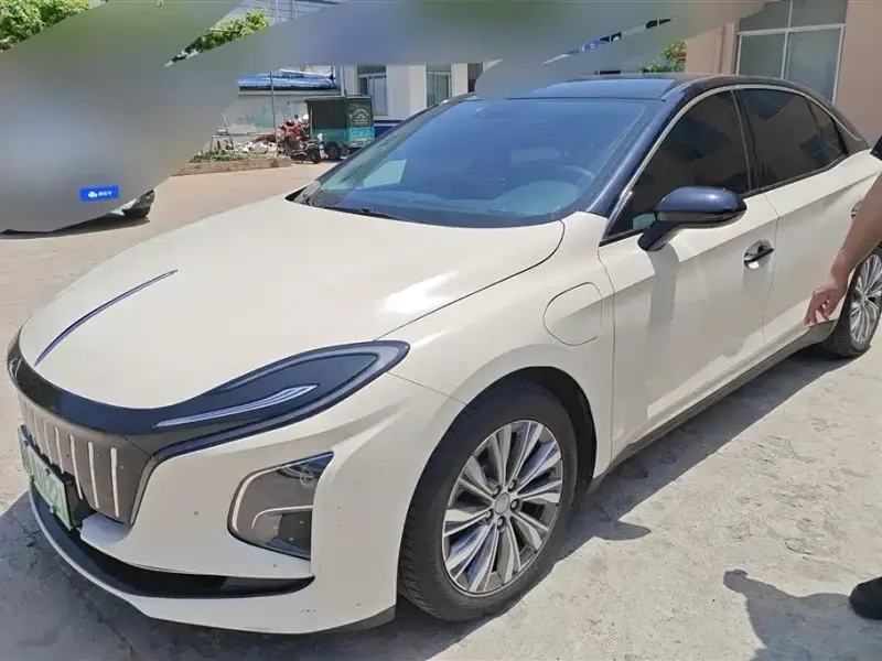 Hongqi E-QM5