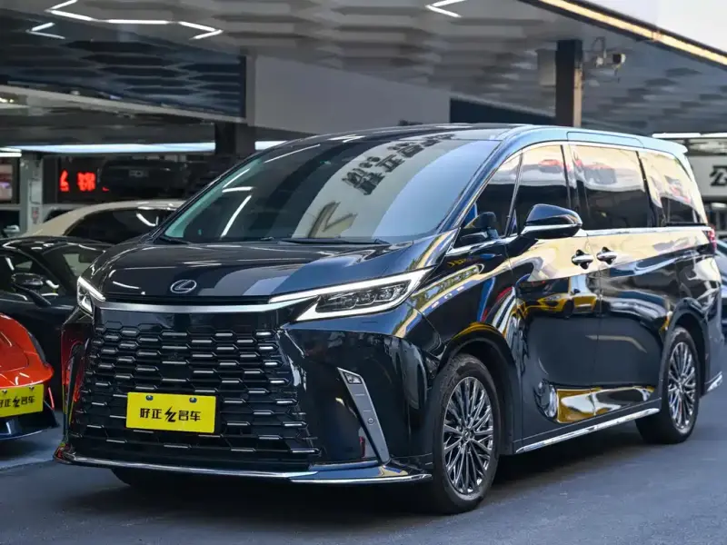 Lexus LM