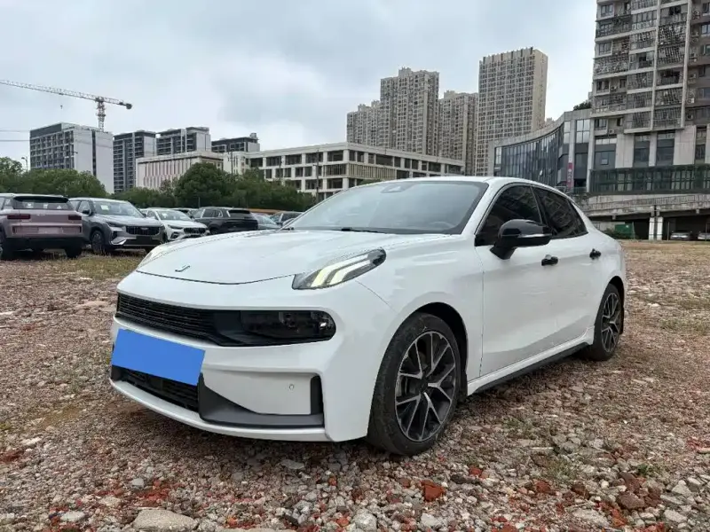 Lynk & Co 03