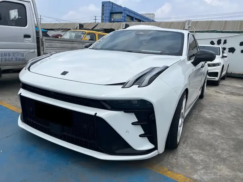 Lynk & Co 03
