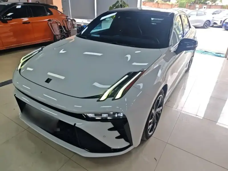 Lynk & Co 03