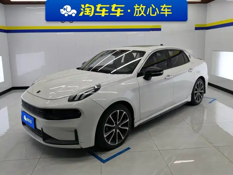 Lynk & Co 03