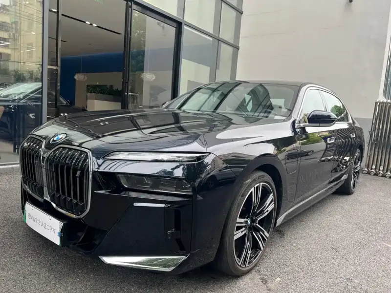 BMW i7