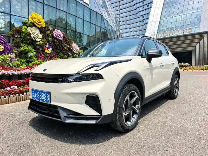 Lynk & Co 06