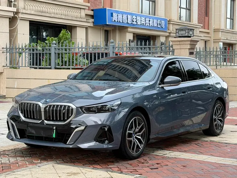 BMW i5