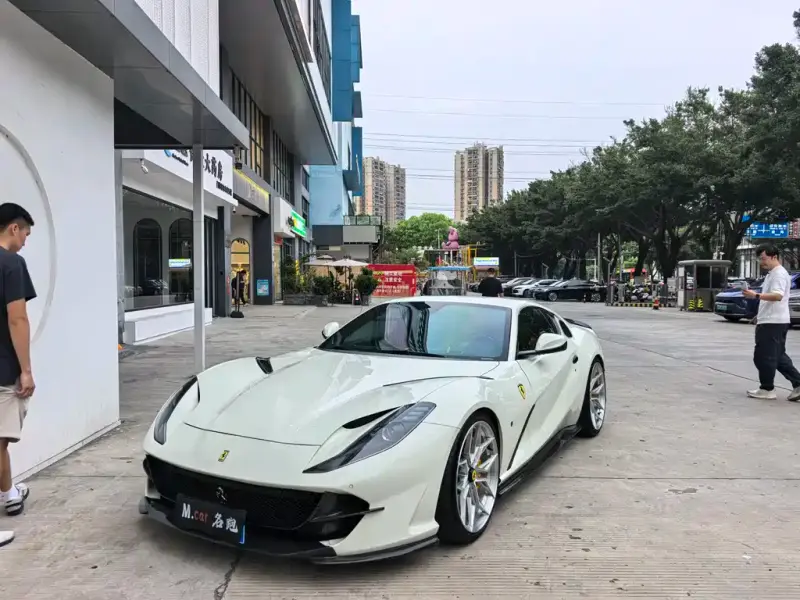 Ferrari 812