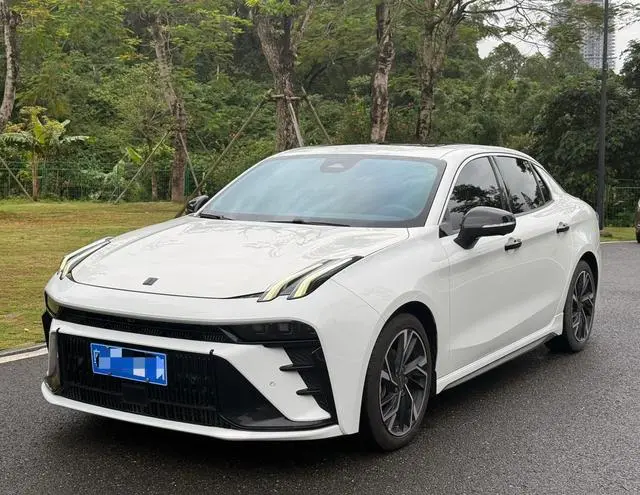 Lynk & Co 03