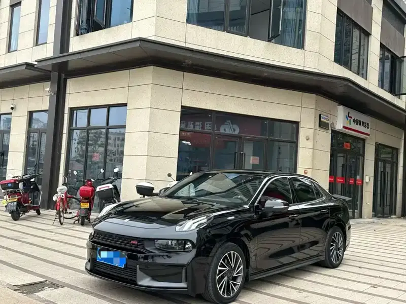 Lynk & Co 03