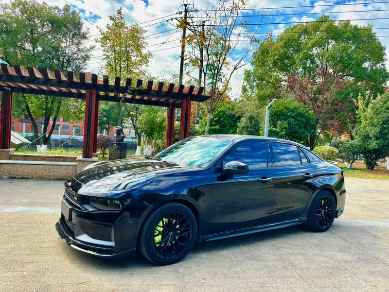 Lynk & Co 03