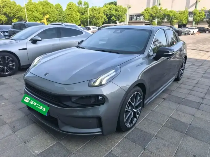 Lynk & Co 03
